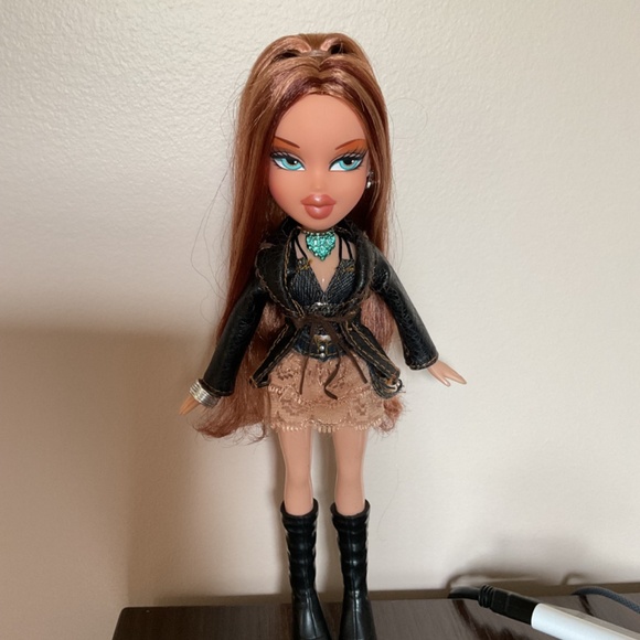 Bratz Secret Date Meygan - Picture 3 of 10